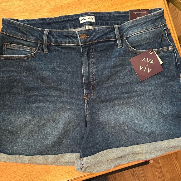 Ava & Viv Women’s Blue Jean Shorts Size 20W NWT - Picture 2 of 4